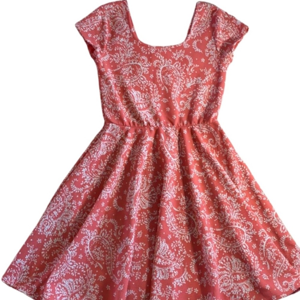 Flattering spring and summer stretchy dress